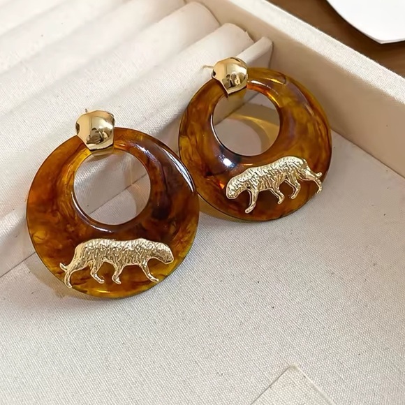 Anthropologie Gold Panthere Resin Brown Elegant Earrings - Picture 15 of 15